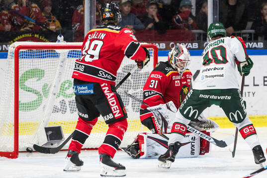 Luleås målvakt Matteus Ward vid Frölundas 0-2 mål