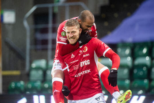 Kalmars Lars Sætra jublar med Saba Mamatsashvili