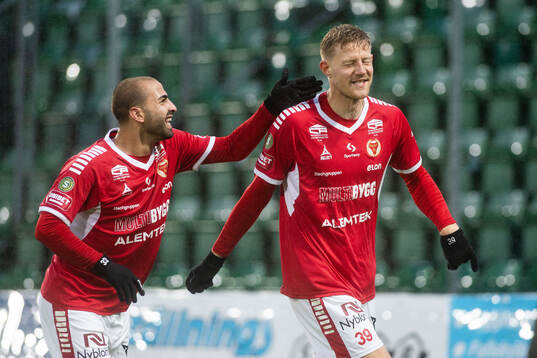 Kalmars Lars Sætra jublar med Saba Mamatsashvili