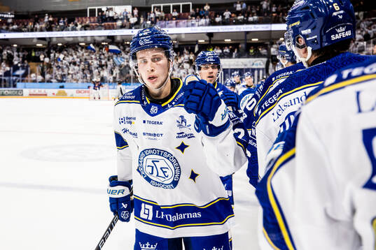 Leksands Lukas Vejdemo jublar