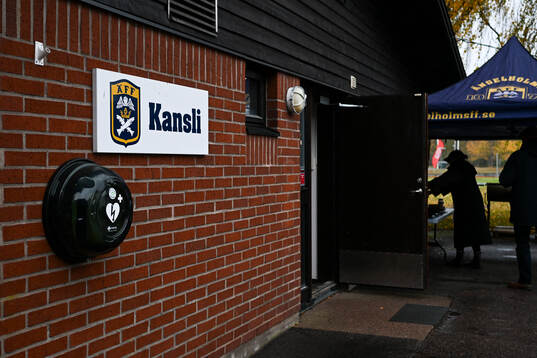 Ängelholms IP med Kansli skylten