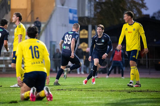 Eskilsminnes Casper Seger jublar