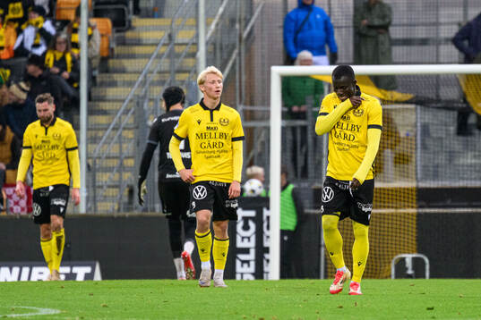 Mjällbys Romeo Leandersson och Abdoulie Manneh deppar