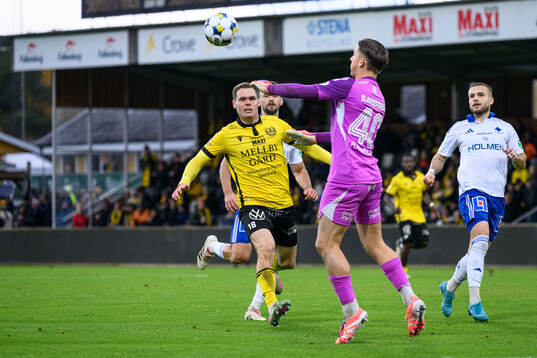 Mjällbys Jacob Bergström och IFK Norrköpings målvakt