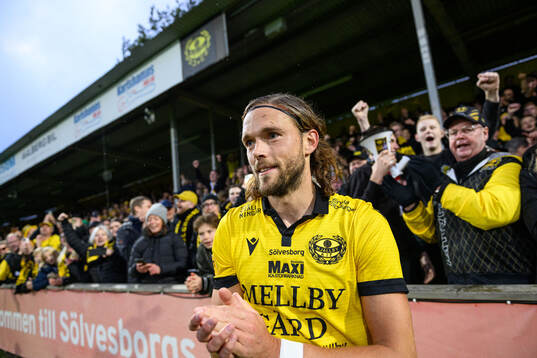 Mjällbys Tom Pettersson jublar