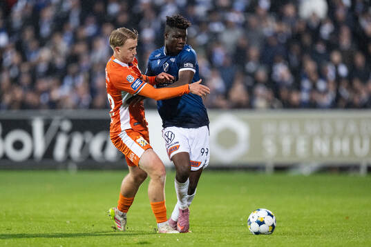 IFK Göteborgs Noah Tolf och Halmstads Emmanuel Yeboah