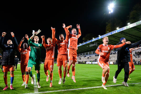 IFK Göteborgs Benjamin Brantlind jublar med lagkamraterna