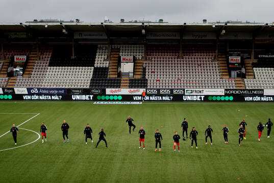 Landskronas spelare värmer upp