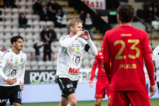 Örebros Karl Holmberg jublar