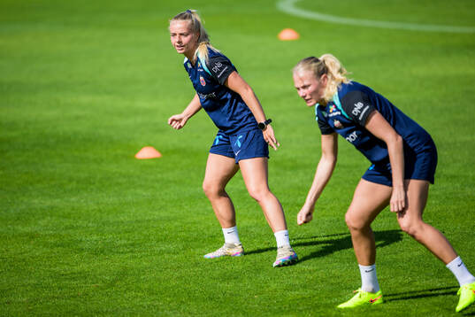 Emilie Woldvik and Guro Bergsvand of the women's national