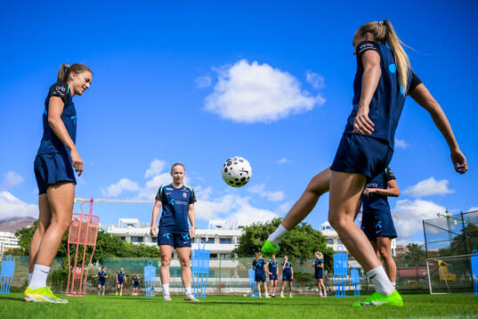 Emma Stølen Godø and Thea Bjelde of the women's national