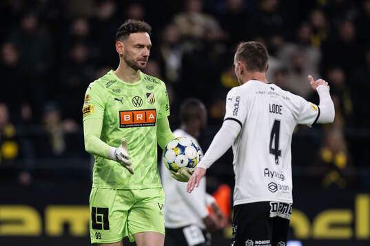 Häckens målvakt Etrit Berisha och Marius Lode