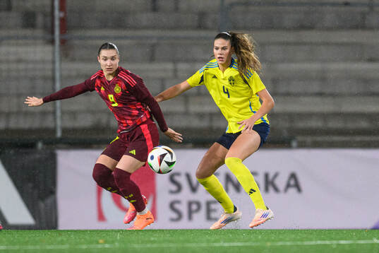 Sophie Weidauer of Germany and Bella Andersson of Sweden