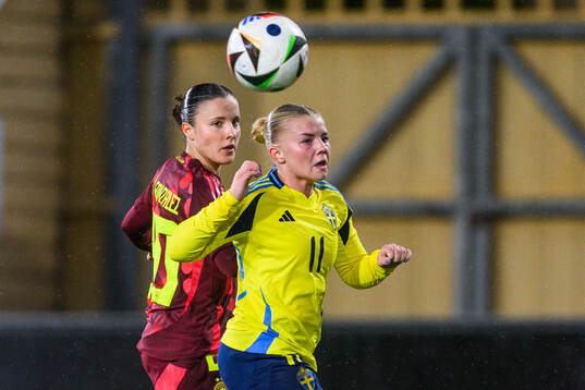 Estrella Merino Gonzalez of Germany och Matilda Nildén of