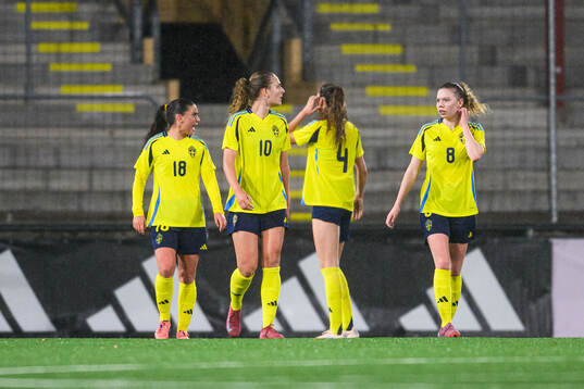 Emilia Pelgander, Lisa Björk, Bella Andersson and Bea