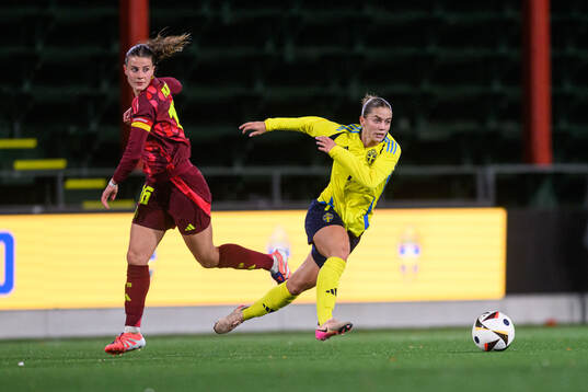 Katharina Piljic of Germany and Johanna Renmark of Sweden