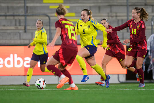 Alice Bergström of Sweden and Mathilde Janzen of Germany