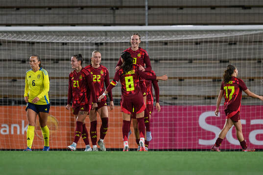 Mathilde Janzen of Germany celebrates
