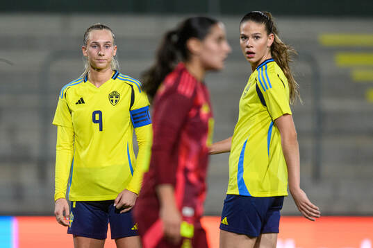 Ellen Wangerheim and Bella Andersson of Sweden