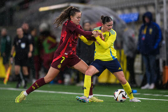 Mara Alber of Germany and Hanna Wijk of Sweden