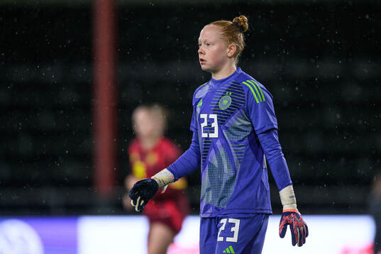 Goalkeeper Thea Farwick of Germany