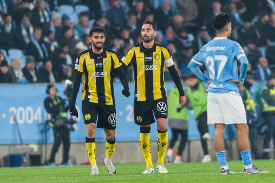Hammarbys Nahir Besara jublar med Montader Madjed