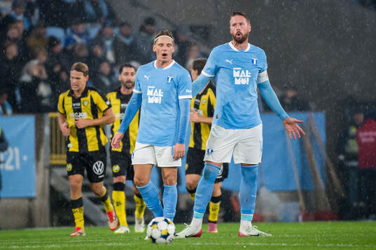 Malmö FFs Jens Stryger Larsen och Pontus Jansson deppar