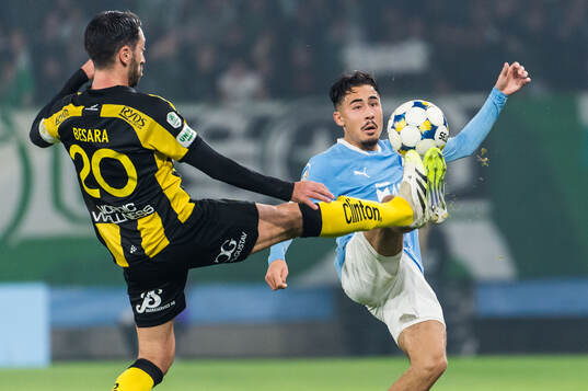 Hammarbys Nahir Besara och Malmö FFs Adrian Skogmar