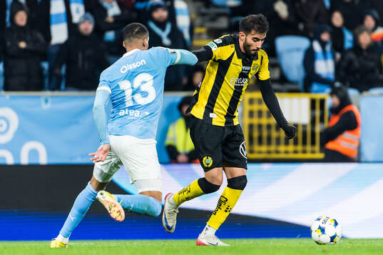 Malmö FFs Martin Olsson och Hammarbys Montader Madjed