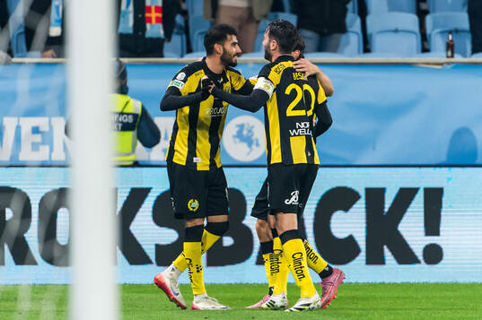 Hammarbys Montader Madjed och Nahir Besara jublar