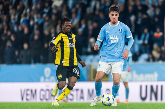 Hammarbys Frank Junior Adjei och Malmö FFs Kenan Busuladzic