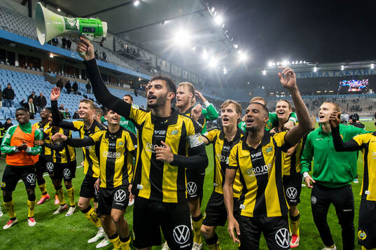 Hammarbys Montader Madjed och Paulos Abraham jublar