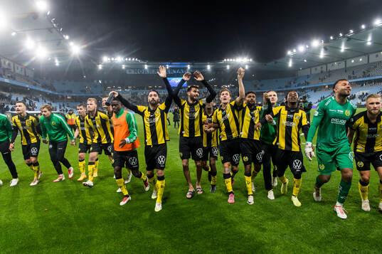 Hammarbys spelare jublar