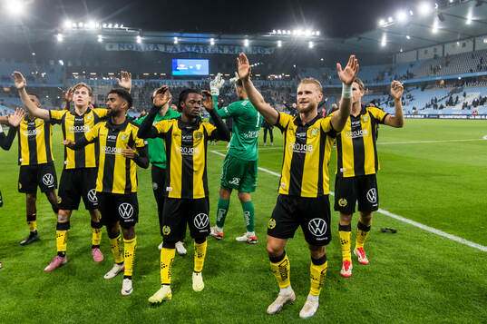 Hammarbys Simon Strand jublar
