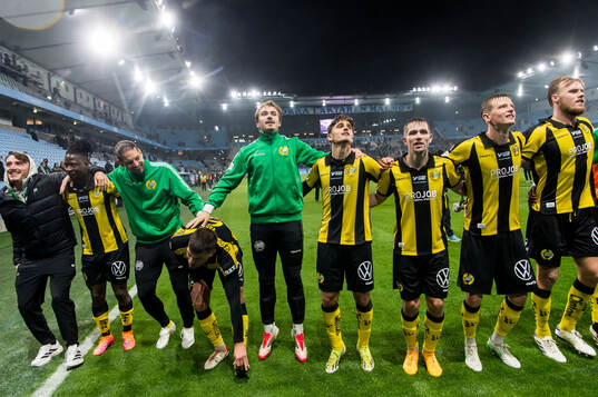 Hammarbys spelare jublar