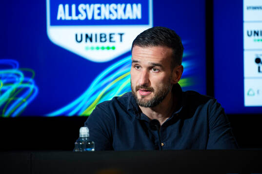 Malmö FFs huvudtränare Anes Mravac på en presskonferens