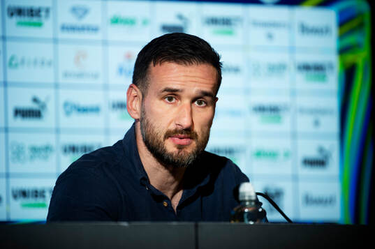 Malmö FFs huvudtränare Anes Mravac på en presskonferens