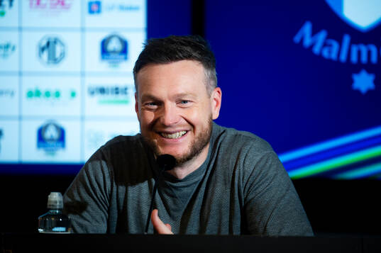 Hammarbys tränare Kim Hellberg på en presskonferens