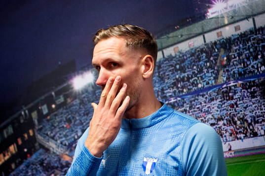 Malmö FFs målvakt Robin Olsen deppar