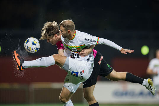 Brommapojkarnas Oliver Zandén och GAIS Gustav Lundgren