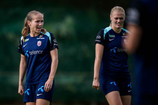 Guro Reiten and Mathilde Harviken
