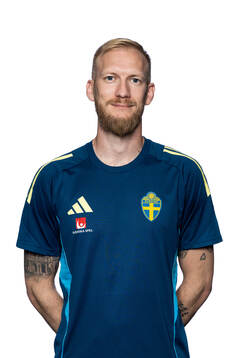 Naprapath Ludvig Axelsson of the Swedish women's national