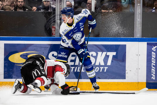 Malmö Redhawks Topi Niemelä och Leksands Anton Johansson