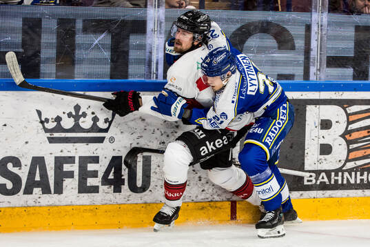 Malmö Redhawks Johan Ivarsson och Leksands Joonas Lyytinen