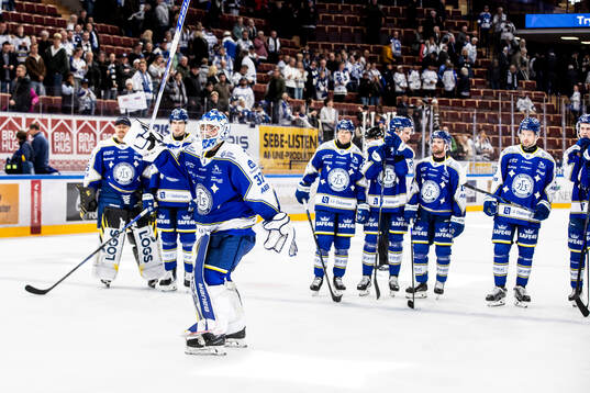 Leksands målvakt Jakob Hellsten jublar