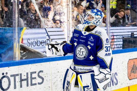 Leksands målvakt Jakob Hellsten jublar