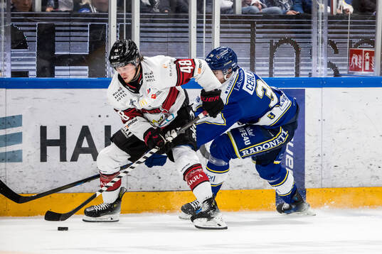 Malmö Redhawks Lauri Pajuniemi och Leksands Peter Cehlarik