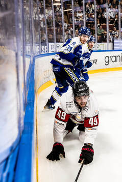 Leksands Peter Cehlarik och Malmö Redhawks Seth Barton