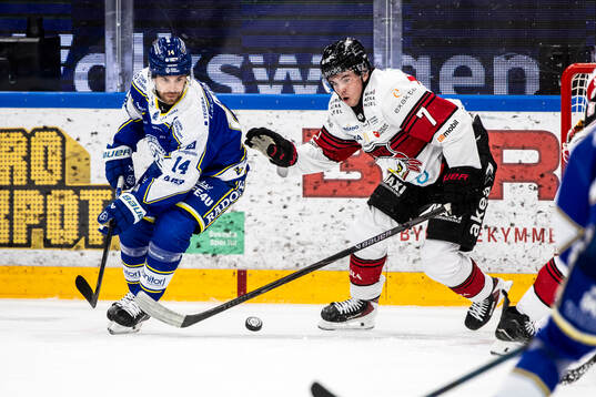 Leksands Oskar Lang och Malmö Redhawks Topi Niemelä