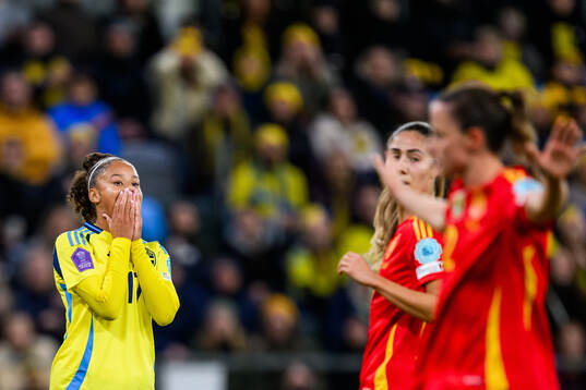 Felicia Schröder of Sweden reacts